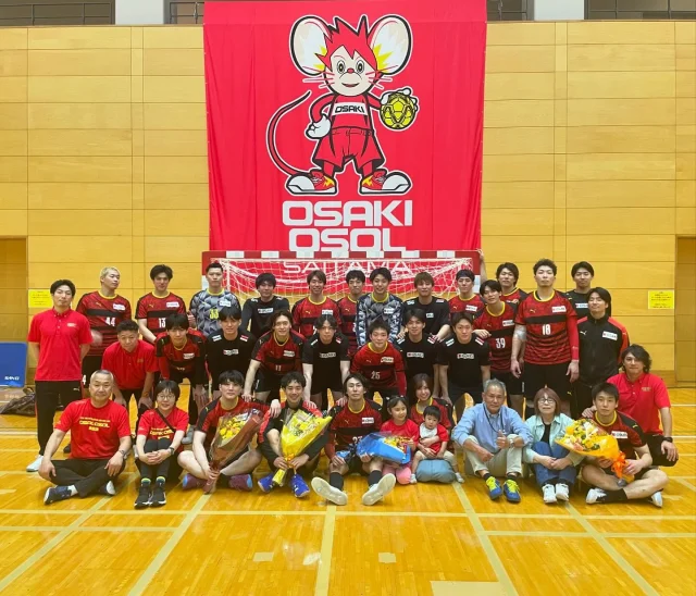 LEAGUE H男子第26節

【試合結果】win
大崎オーソル埼玉35(18-13,17-18)31富山ドリームス

【得点】フィールドゴール
No,11井手6点　No,10平子4点　No,23時村4点　No,25鈴木4点　No,30川島4点　No,44窪田4点　No,安倍3点　No,39松原3点 No,13山崎1点　No,18香川1点　No,35松浦1点

GK阻止数
No,22高橋　7/25  0.280
No,33坂井　7/20  0.350

最終戦勝利で終了できました！
そして引退する4名選手を有終の美で送り出すことができ
とても嬉しいです！
プレーオフ出場・優勝に向けて1年間戦って来ましたが
7位でレギュラーシーズンが終わりました。
チームとしては悔しい結果となりましたが
また新シーズンはすぐ始まりますので、また更なる強化をして新しい大崎オーソル埼玉をお見せできればと思います！

時村浩幹選手、平子健人選手、安倍竜之介選手、津山弘巳選手、本日まで大崎電気の為に戦ってくれありがとうございました！！🙇‍♂️🙇‍♂️✨
また新たなステージで頑張ってください！
チーム一同応援しています👍

毎度ホームゲームを運営、サポートしていただいだ皆様・大崎オーソル埼玉をいつも応援していただいたファンの皆様！1年間ありがとうございました！
この場をお借りして感謝申し上げます！

引き続き、大崎オーソル埼玉をよろしくお願いいたします！

#1osol
#osakiosol
#OSAKIOSOLSAITAMA
#大崎電気工業株式会社
#大崎電気
#大崎オーソル埼玉
#オーソル埼玉
#リーグH
#LEAGUEH
#leagueh
#ハンドボール